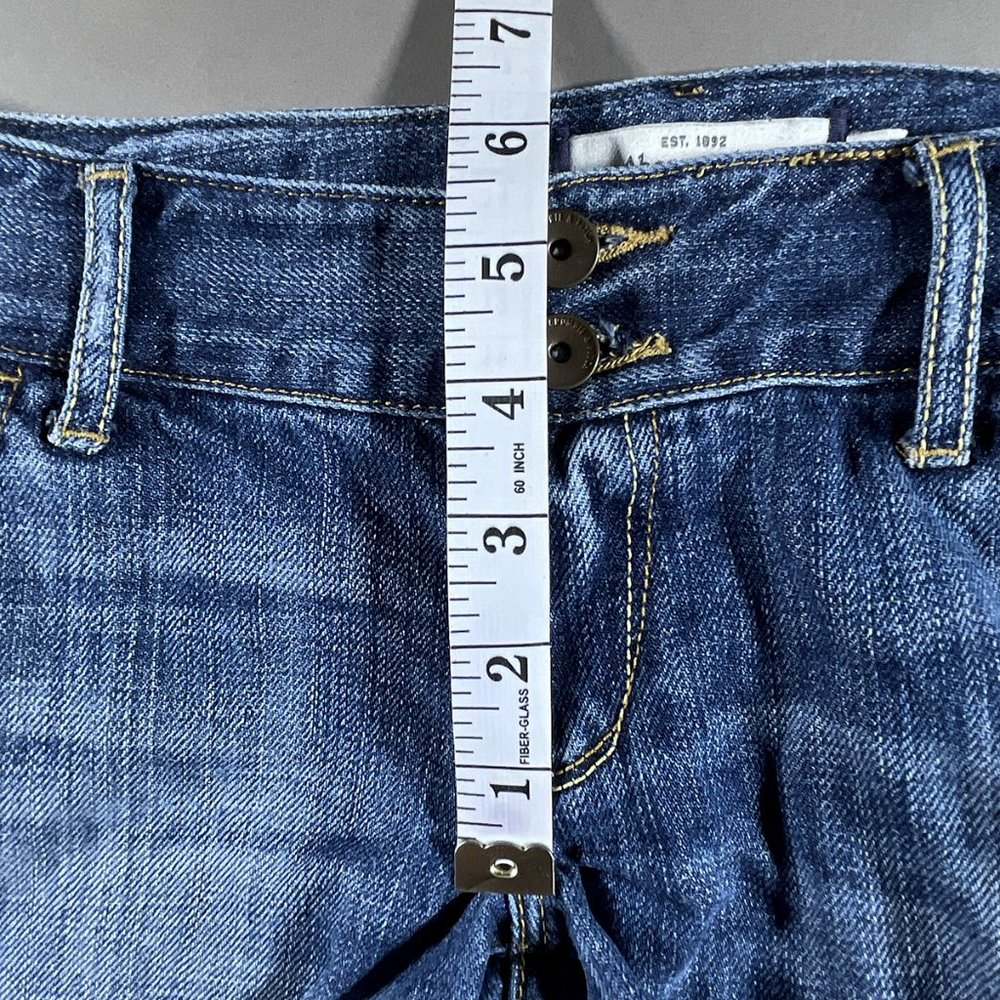 Abercrombie & Fitch Distressed Low Rise Jean Shorts‎ Size 0 - Picture 6 of 10